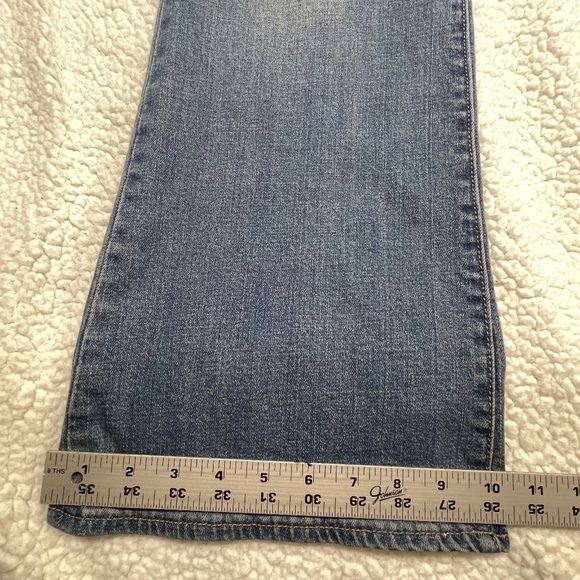 Woman’s NWT1969 Gap boot cut, 33/16r stretch blue jeans - Picture 11 of 12